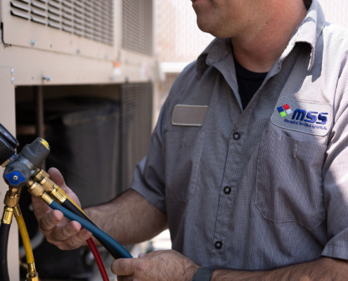 Mss Worker Holding Gauge